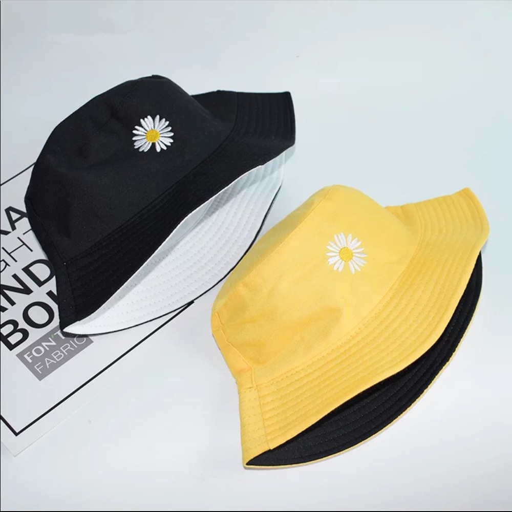 SALE! 🚨 Reversible Yellow Daisy Bucket Hat Black